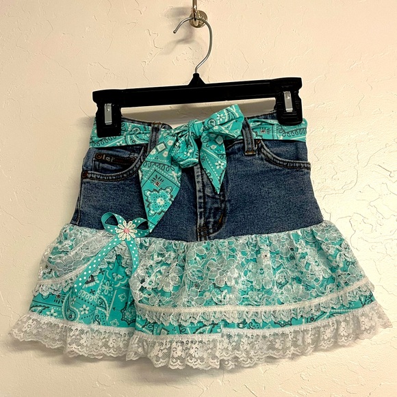 Skirt - Picture 1 of 2